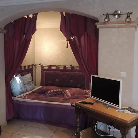 Le Manoir De Goliath Apartment *